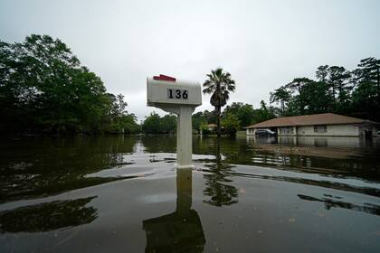 Un barrio inundado tras el paso de la tormenta Claudette en Slidell, Luisiana, el sábado 19 de junio de 2021. (AP Foto/Gerald Herbert)