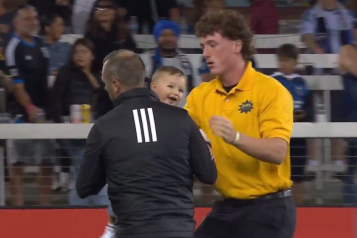 Un bebé se metió a la cancha en medio de un partido en Estados Unidos