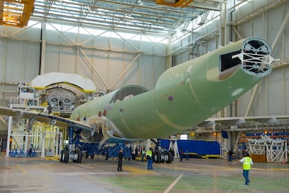 El BelugaXL se construye modificando la estructura de otro avión de Airbus