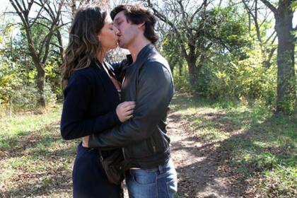 Un beso ¿de ficción? entre Romina Gaetani y Benamín Vicuña
