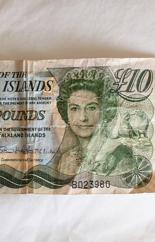 Un billete de 10 libras malvinenses