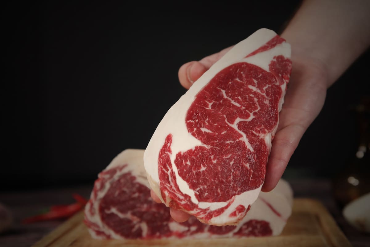 Un bistec, o bife, el alimento que da la energía salvadora para algunos, o una abominación para otros