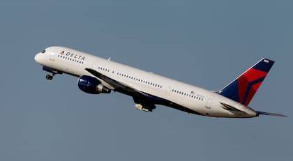 Un Boeing 757 de Delta Airlines despega en Tampa, Florida, el 20 de enero de 2011. (AP Foto/Chris O'Meara, Archivo)