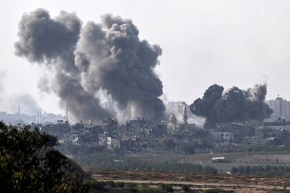Un bombardeo israelí sobre la Ciudad de Gaza, este sábado 14 de octubre. (Aris MESSINIS / AFP)