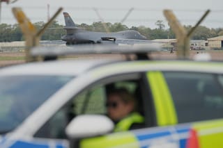 Reino Unido acusa a 2 hombres de delitos contra la seguridad nacional tras incidente en base de EEUU