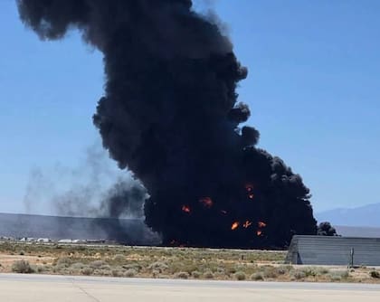 Un bombardero estadounidense se estrella en una base aérea en California