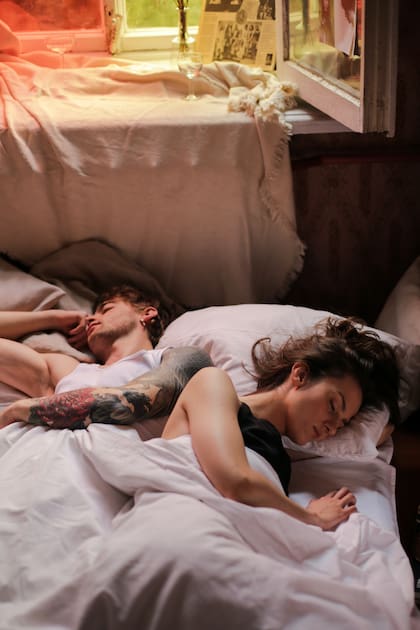 Un buen descanso propia una rutina productiva. Según ChatGPT despertarse entre las 6 am y las 8 am sería un buen hábito para mejorar el rendimeinto