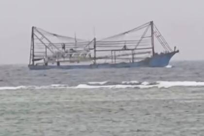 Un buque chino encalla cerca de isla ocupada por Filipinas en el disputado Mar de China Meridional