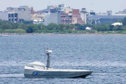 Un buque de superficie no tripulado fabricado por la empresa taiwanesa Thunder Tiger durante una demostración celebrada en julio en Pingtung, Taiwán