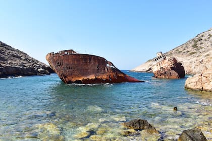 Un buque encallado, locación de un film de Luc Besson y sitio de buceo por apnea.