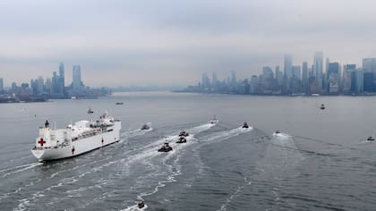 Un buque-hospital llega a Nueva York