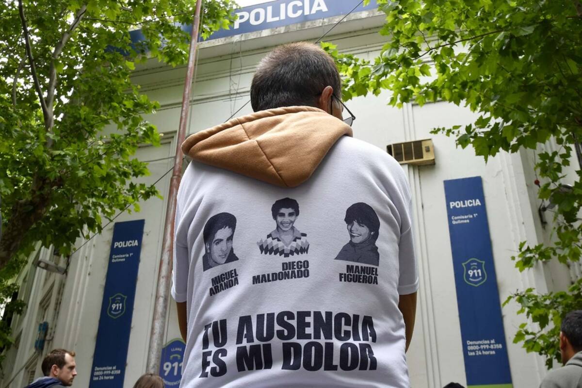 Un buzo con imágenes y una leyenda que recordar a las cuatro víctimas de la Masacre de Quilmes, ocurrida en 2004 en la comisaría 1a. de ese distrito