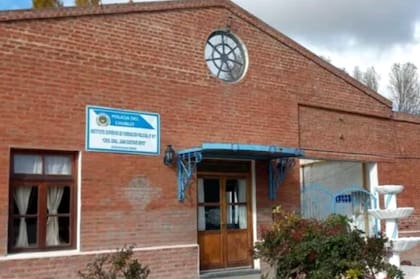 Un cadete de 21 años de la Escuela de Policía de Chubut permanece internado en la unidad de terapia intensiva