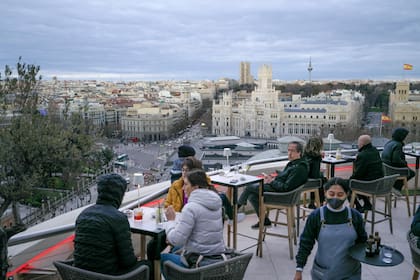 Un café con vista a Plaza de Cibeles en Madrid. (Samuel Aranda/The New York Times)