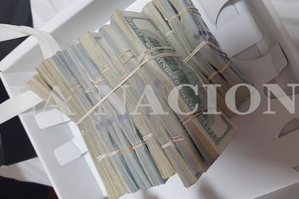 Un caja de vinos con dólares, camino al recorrido de la AFA