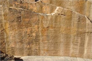 Un camello tallado a mano en una piedra sorprendió a los investigadores
