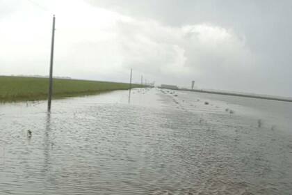 Un camino vecinal en Charata completamente bajo el agua luego de las últimas precipitaciones