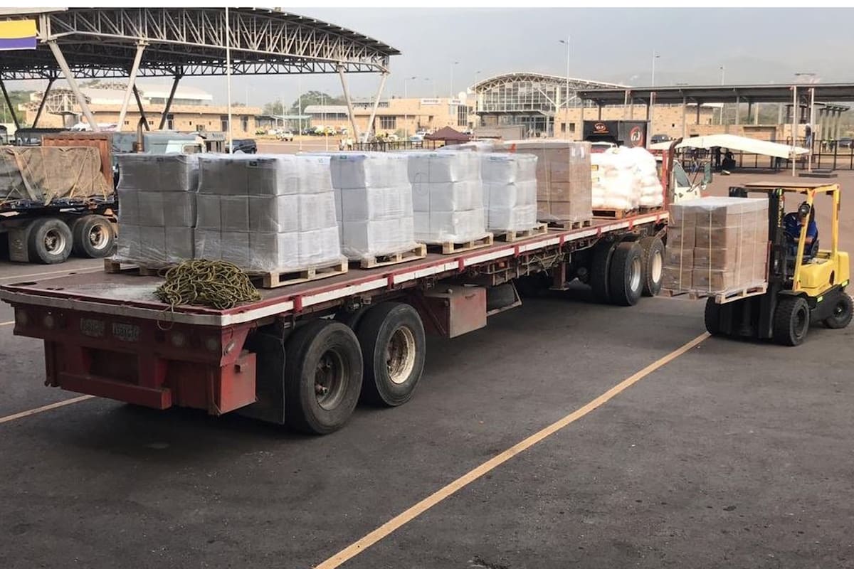 Un camión con ayuda humanitaria para Venezuela