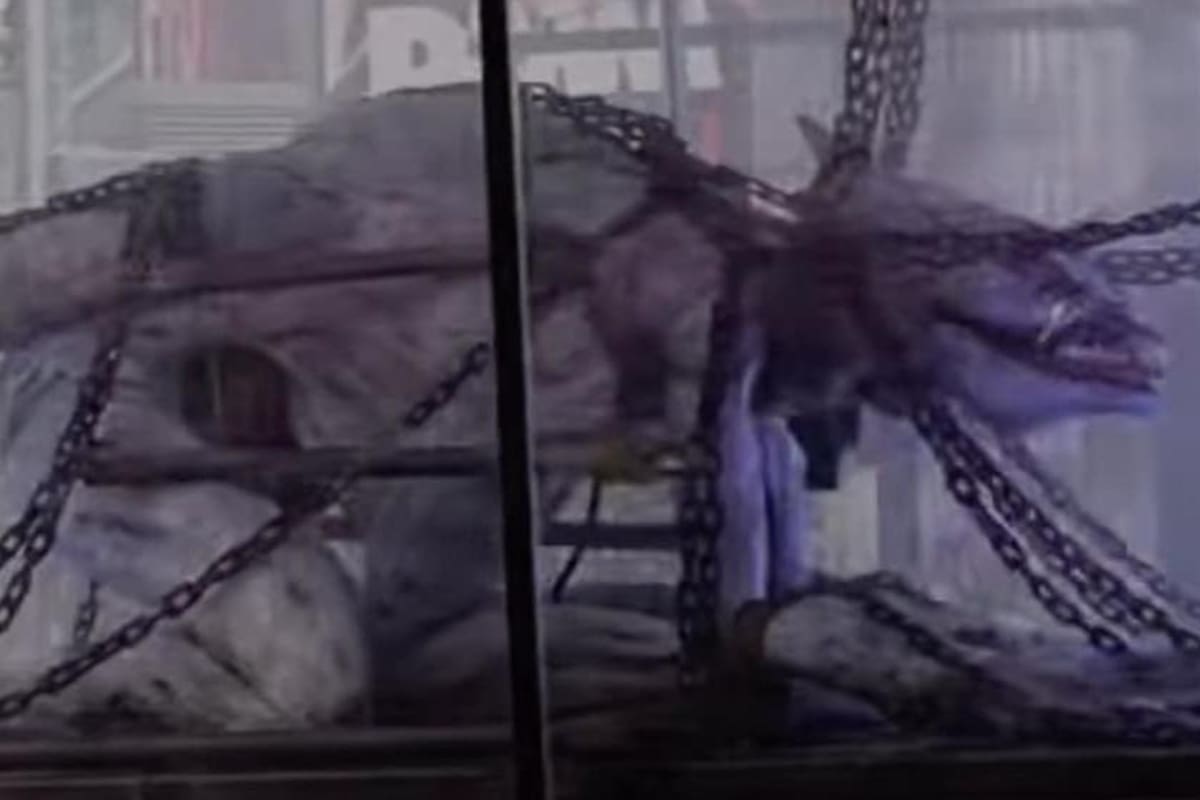 Un camión paseó por ciudades selectas con un escalofriante prisionero en su acoplado