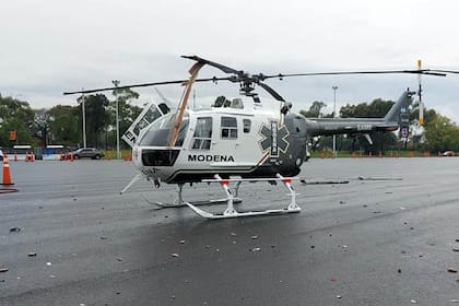 Un camión que no se detuvo en el peaje chocó el rotor de cola de la aeronave.