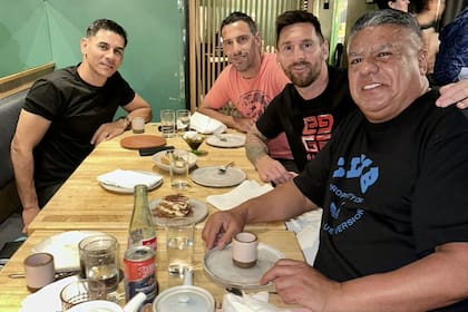 Un campeón del mundo y tres amigos: Messi se juntó a cenar en Miami con Oscar Ustari, Maxi Rodríguez y Claudio Tapia