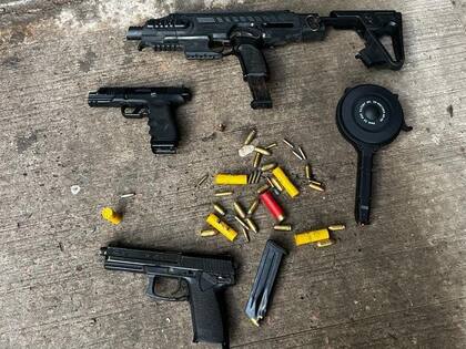 Un cargador circular de 50 balas expone el poder de fuego de la banda de menores que controla Fuerte Apache