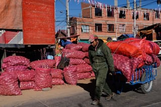 Cocaleros afines a Evo Morales desafían el estado de excepción para protestar contra el gobierno