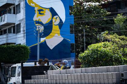 Un cartel de Bukele en San Salvador