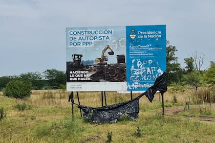 Un cartel en la ruta 5 que muestra el viejo proyecto de las PPP / Gentileza: Victoria Stok Capella