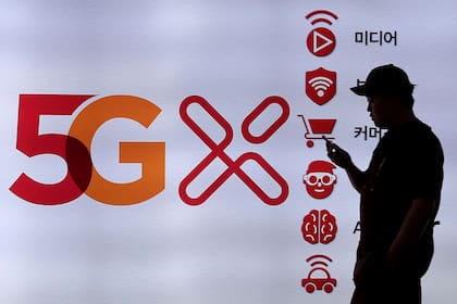 Un cartel promocionando las redes 5G en Corea del Sur; el país fue el primero en disponer de esta tecnología en todo su territorio