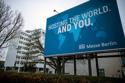 Un cartel que promocionaba la Feria Internacional de Turismo en Berlín