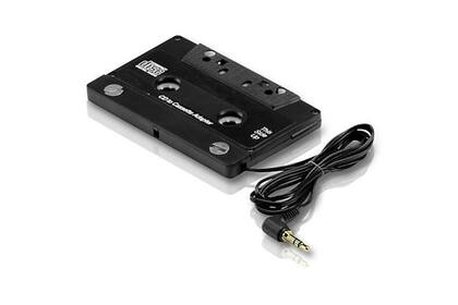 Un casete adaptador, utilizado de forma usual en autos para los reproductores de CD