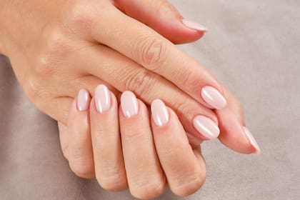 Un catedrático de Harvard explicó la relación entre el crecimiento de las uñas y el envejecimiento biológico