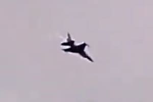 Un caza F-16 se estrelló este jueves durante un entrenamiento previo al AirSHOW Radom 2025, una destaca exhibición aeronáutica que se celebra cada dos años en el aeropuerto de Sadkow