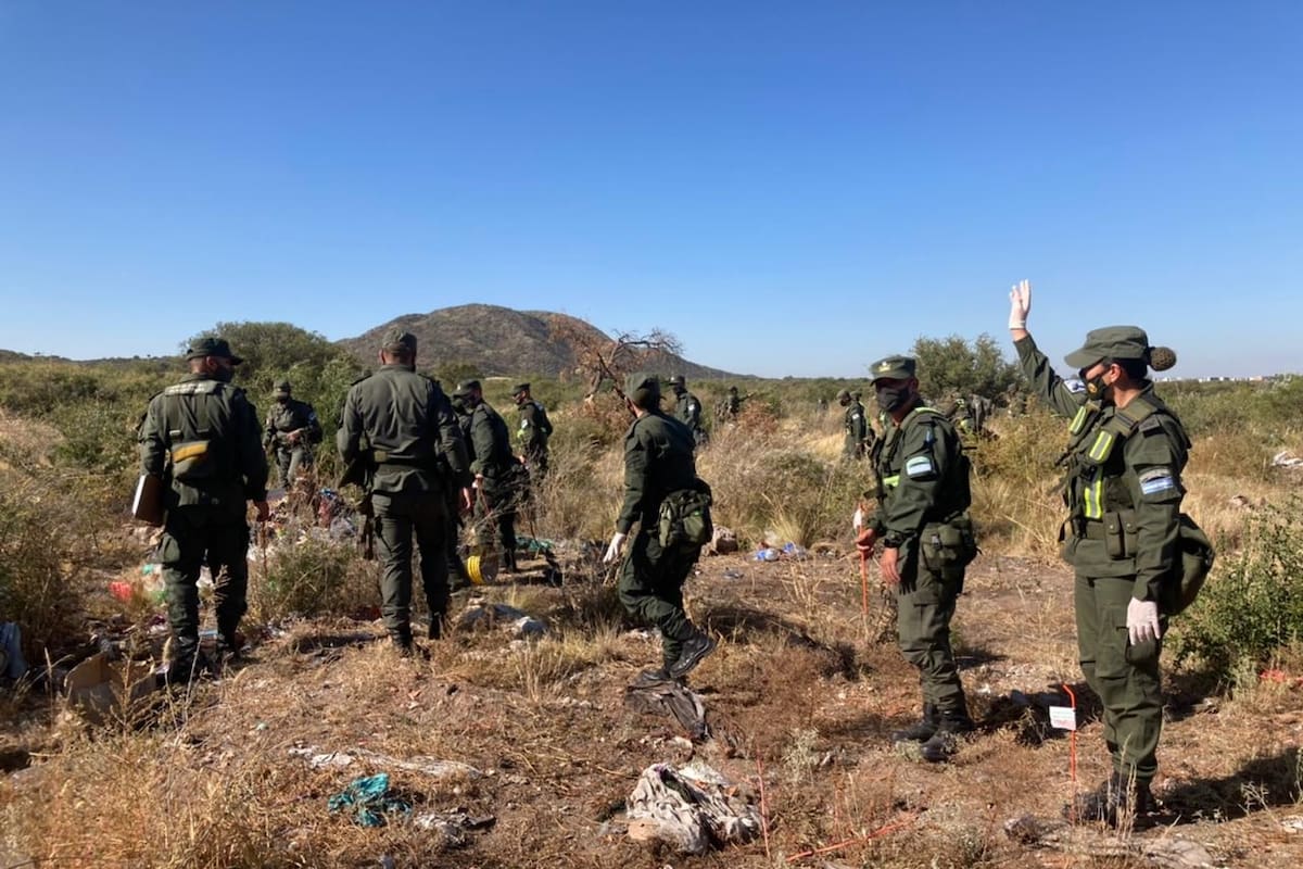 Un centenar de gendarmes rastrillaron un descampado en busca de pistas sobre el paradero de Guadalupe Lucero