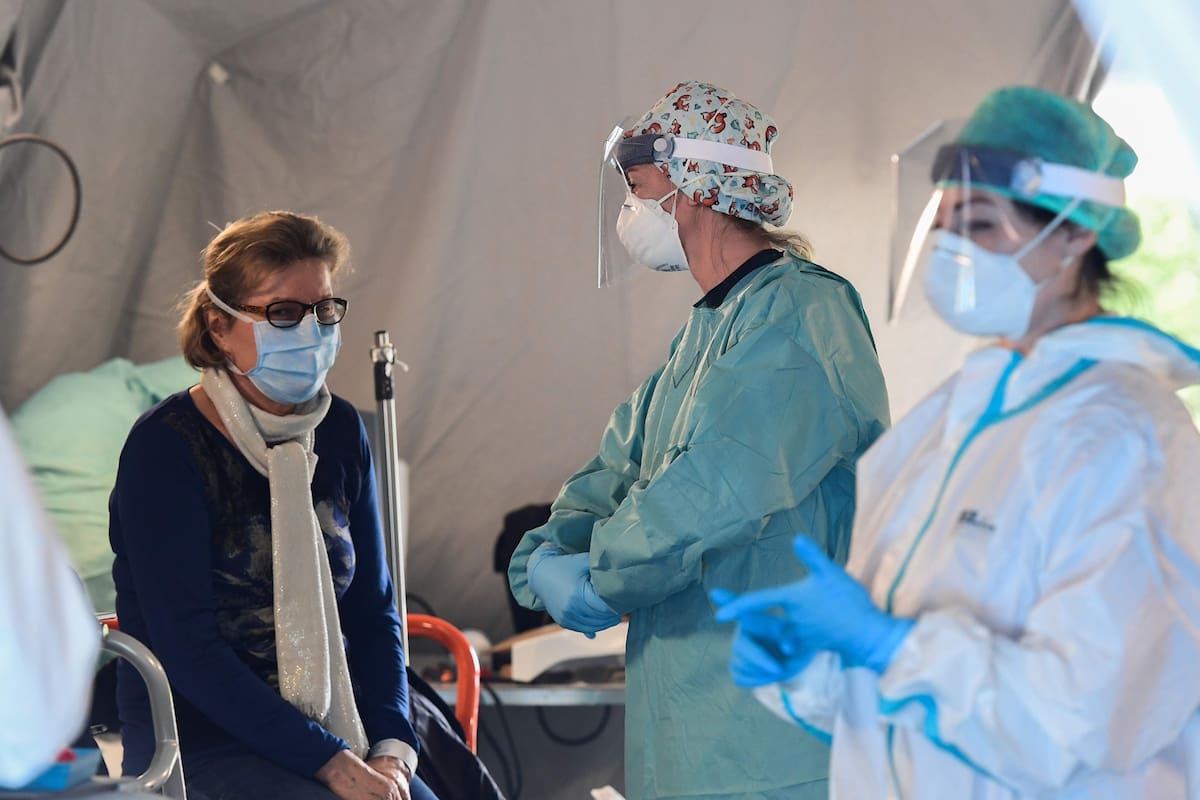Un centro de atención temporaria en un hospital de Brescia