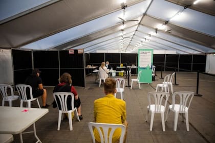 Un centro de vacunación para los asistentes al concierto de la banda "The Minds of 99", en la capital danesa, Copenhague