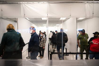 Un centro de votación anticipada en el condado de Cuyahoga, Cleveland, Ohio, con todas las precauciones para evitar contagios de coronavirus