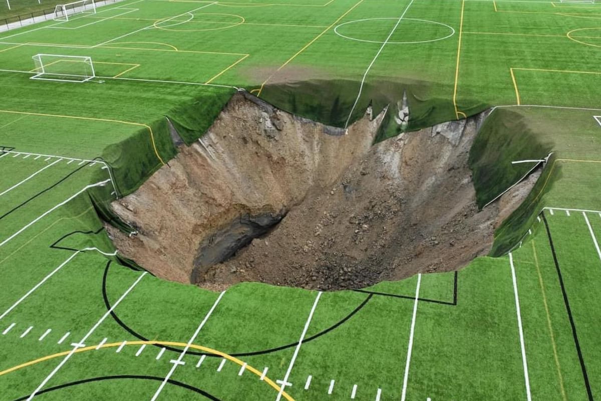 Un centro deportivo en Alton tuvo que cerrar sus puertas al aparecer en el medio de su pista un sumidero de 30 metros de ancho
