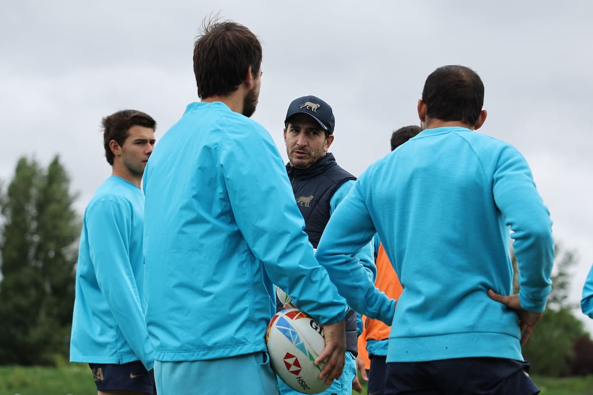 Un cerebro en el rugby argentino: Santiago Gómez Cora, el entrenador que puso a Pumas 7s en otro nivel en el Circuito Mundial y que los condujo a una medalla olímpica.