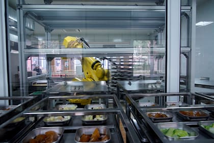 El chef robot en una escuela de Shangai
