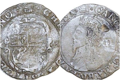 Un chelín inglés de plata encontrado durante una excavación en St. Mary's, Maryland