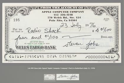 Un cheque de 1976 firmado por Steve Jobs, por valor de 4,01 dólares, se vendió en una subasta por más de 36.000 dólares