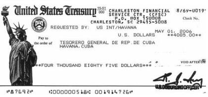 Un cheque, fechado en mayo de 2006, por US$ 4085, enviado por el gobierno estadounidense a las autoridades cubanas; este pago sería rechazado, como cada una de las transferencias posteriores a 1959