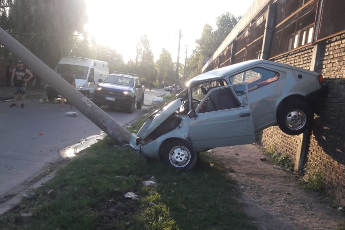 Un chico de 14 años le robó el auto a su padre y perdió el control: atropelló a un hombre de 47 años y a un nene de 5; mató al adulto