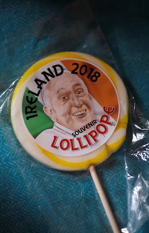 Un chupetín con la cara de Francisco de recuerdo llamada Lollipop en Dublín