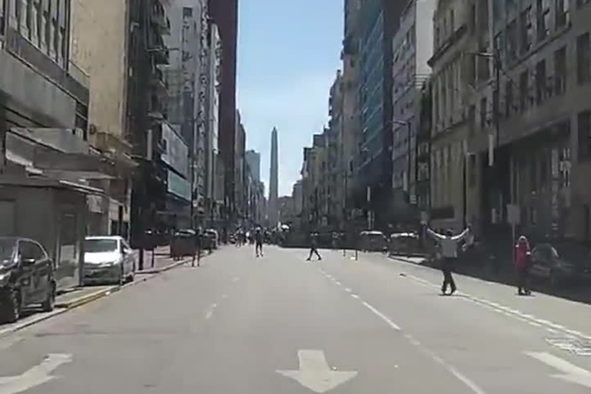Un ciclista captó el rugido de los porteños tras el penal consagratorio de la Argentina