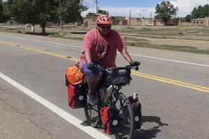 Viajaba en bicicleta y un rayo lo mató antes de completar su sueño