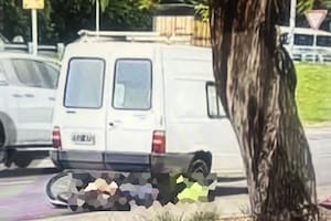 Un ciclista murió tras ser atropellado por un utilitario en avenida General Paz y colectora