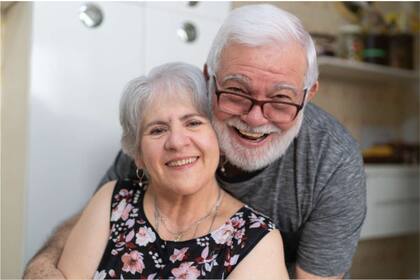 Un científico ganó un premio por estudiar las condiciones de vida de las personas longevas de todo el mundo